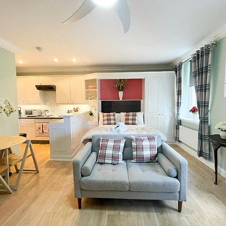 Snug Studio On The Grassmarket, 5Mins From Castle เอดินบะระ ภายนอก รูปภาพ