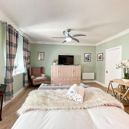 Snug Studio On The Grassmarket, 5Mins From Castle เอดินบะระ ภายนอก รูปภาพ