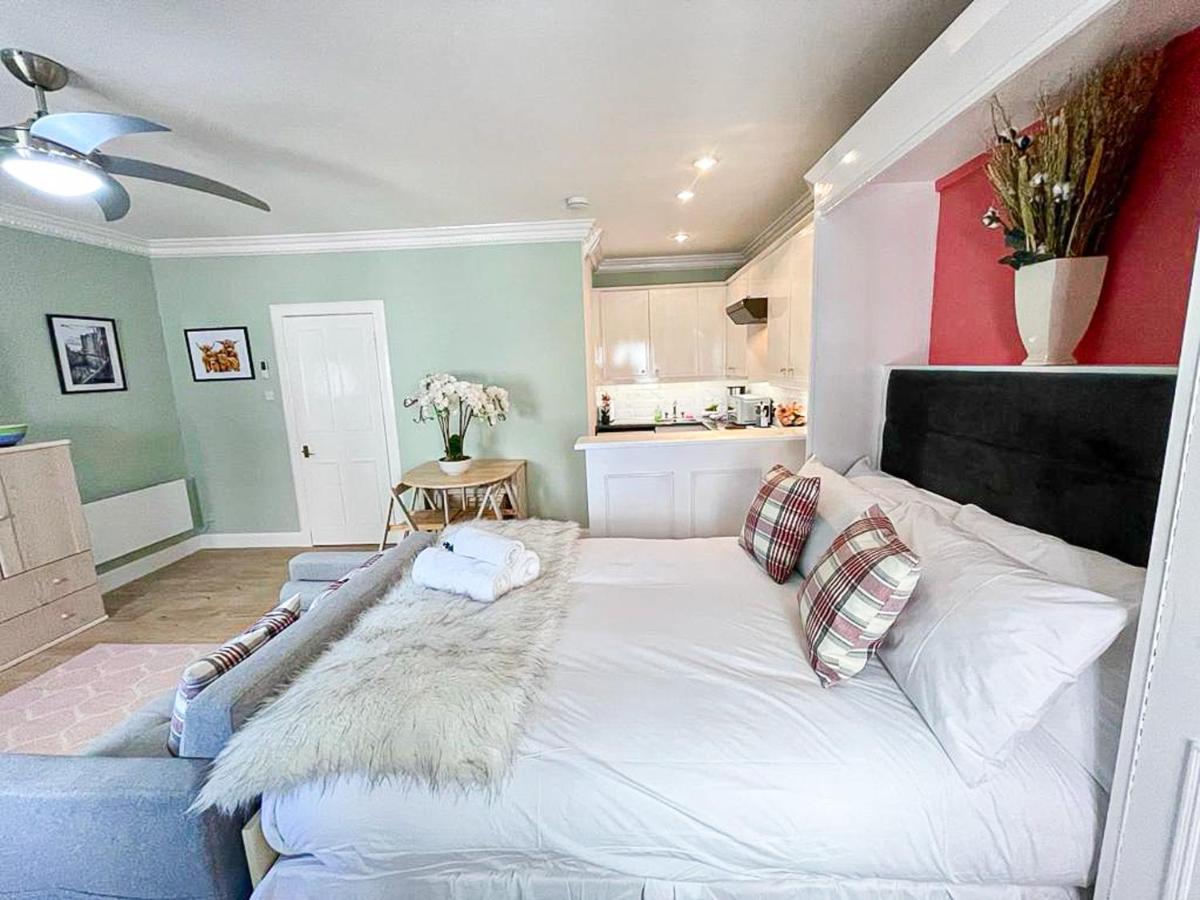 Snug Studio On The Grassmarket, 5Mins From Castle เอดินบะระ ภายนอก รูปภาพ