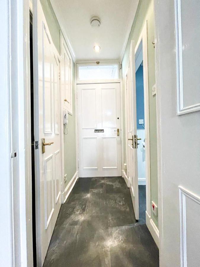 Snug Studio On The Grassmarket, 5Mins From Castle เอดินบะระ ภายนอก รูปภาพ
